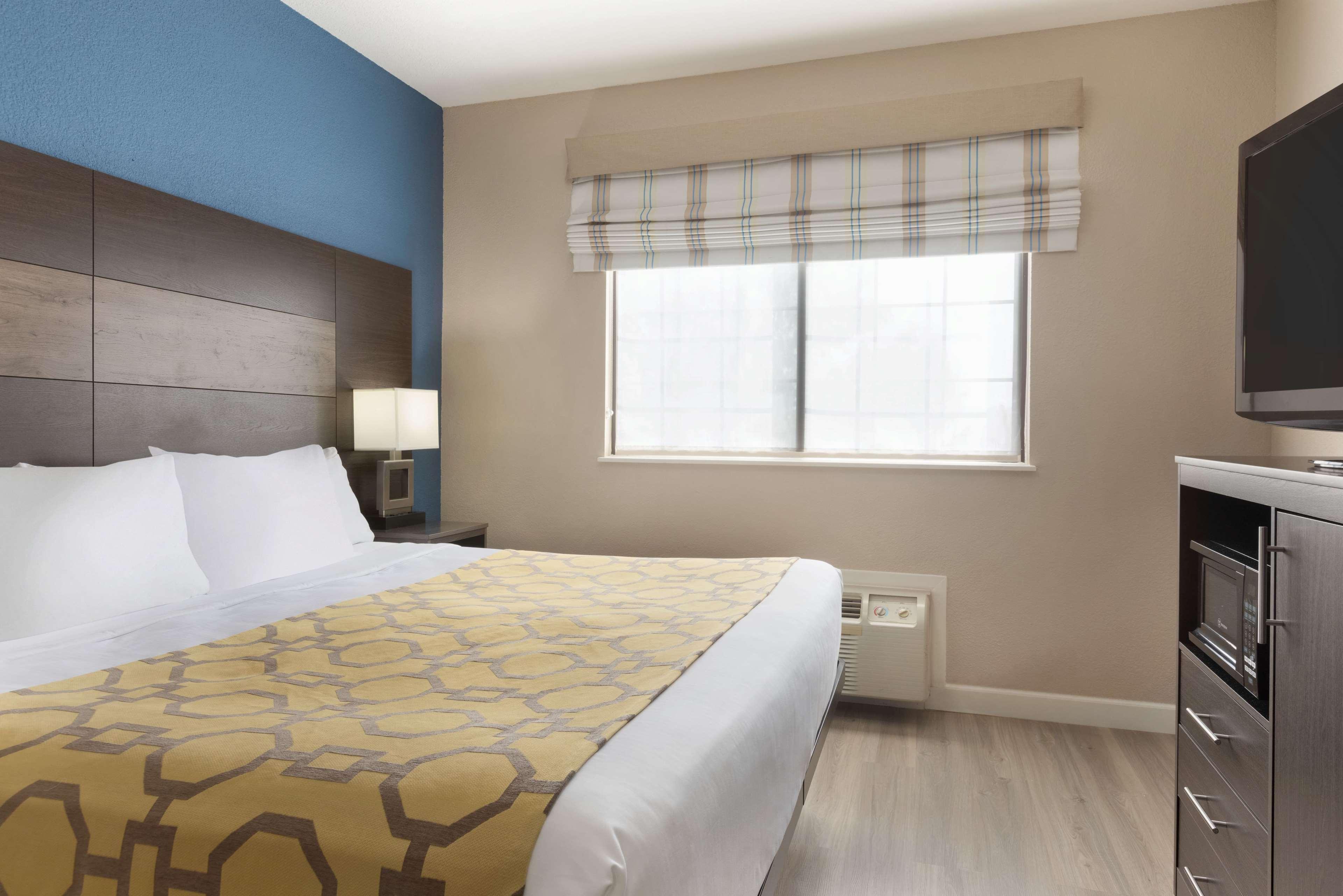 Baymont By Wyndham Winchester Exterior photo