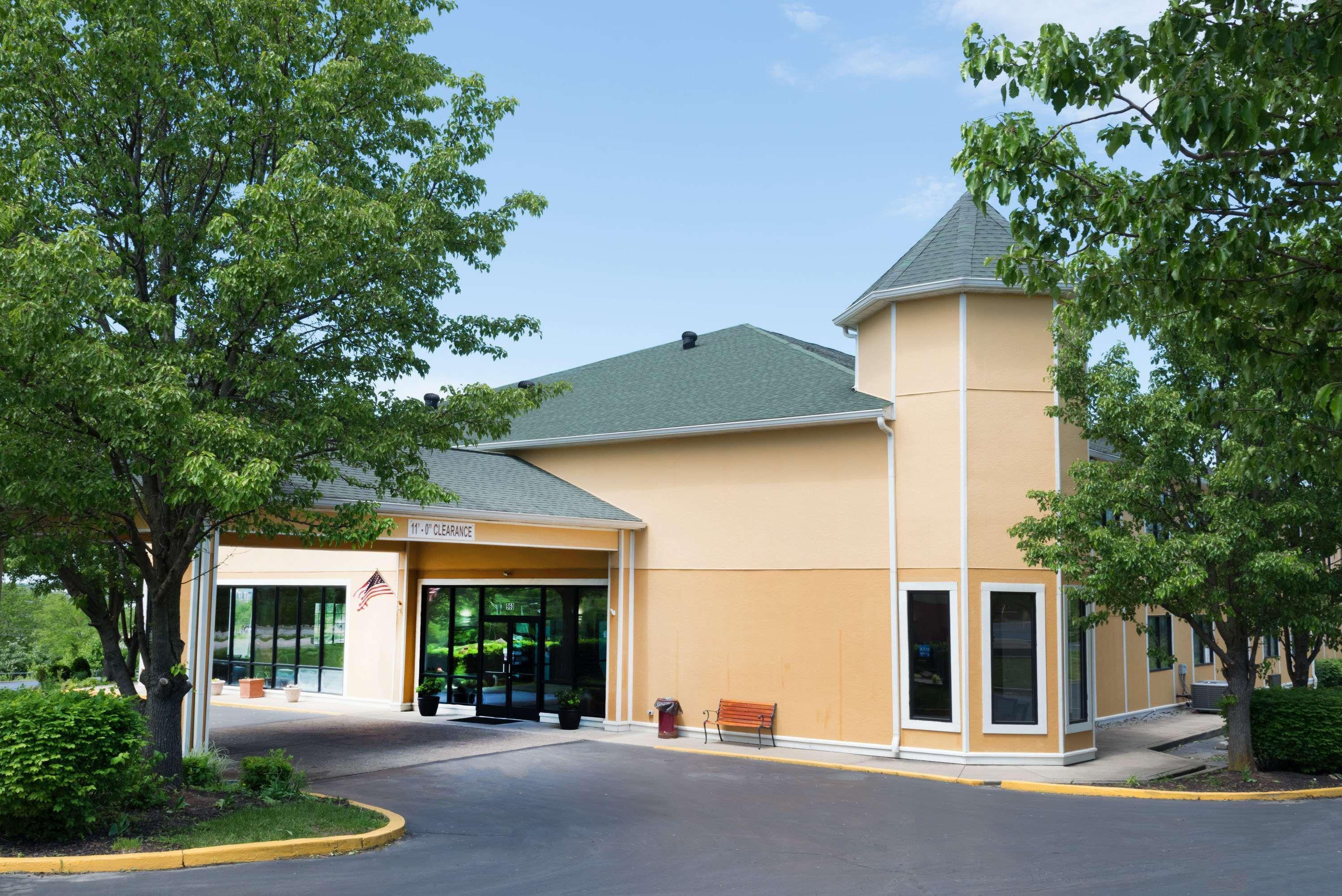 Baymont By Wyndham Winchester Exterior photo