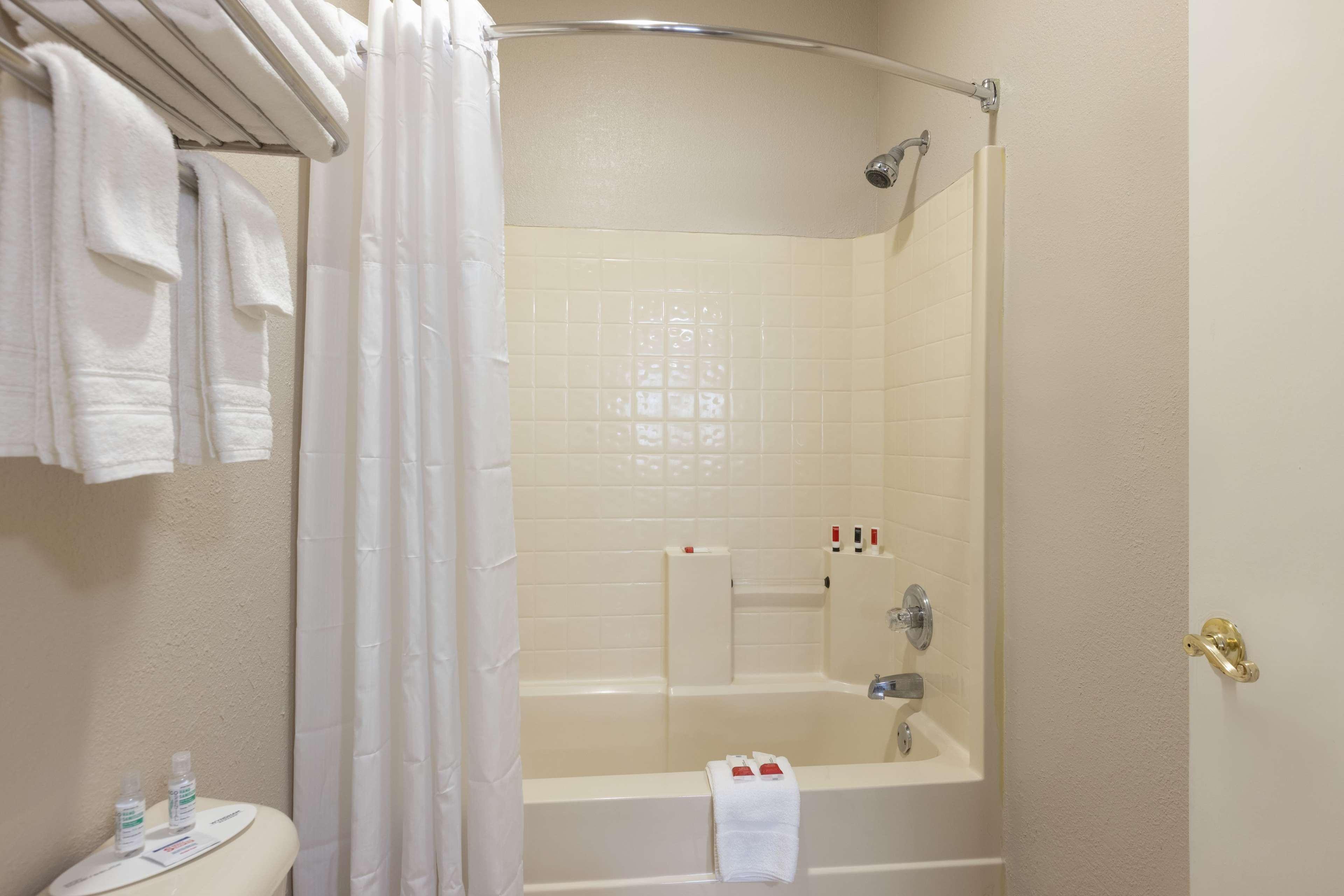 Baymont By Wyndham Winchester Exterior photo