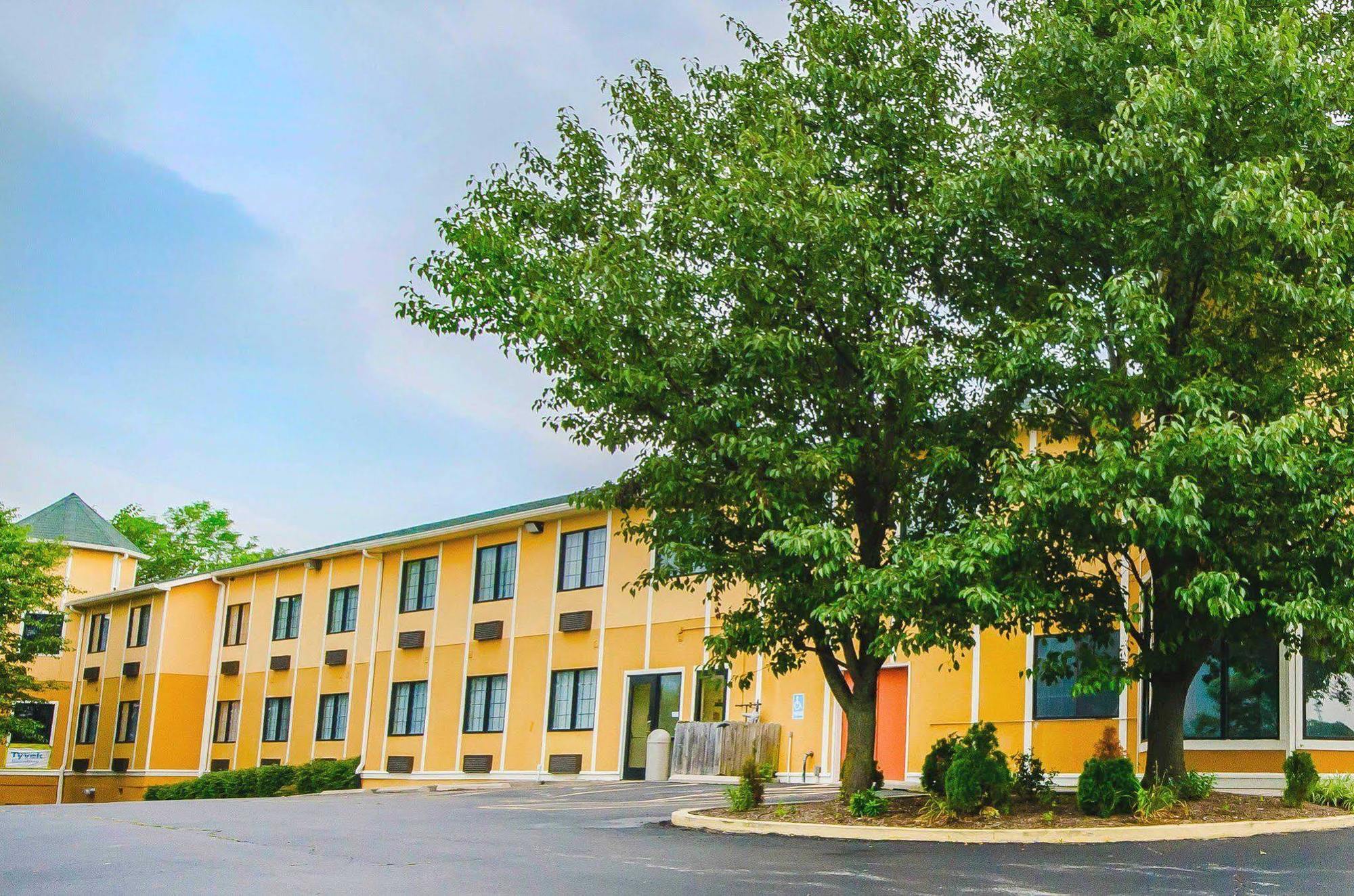 Baymont By Wyndham Winchester Exterior photo