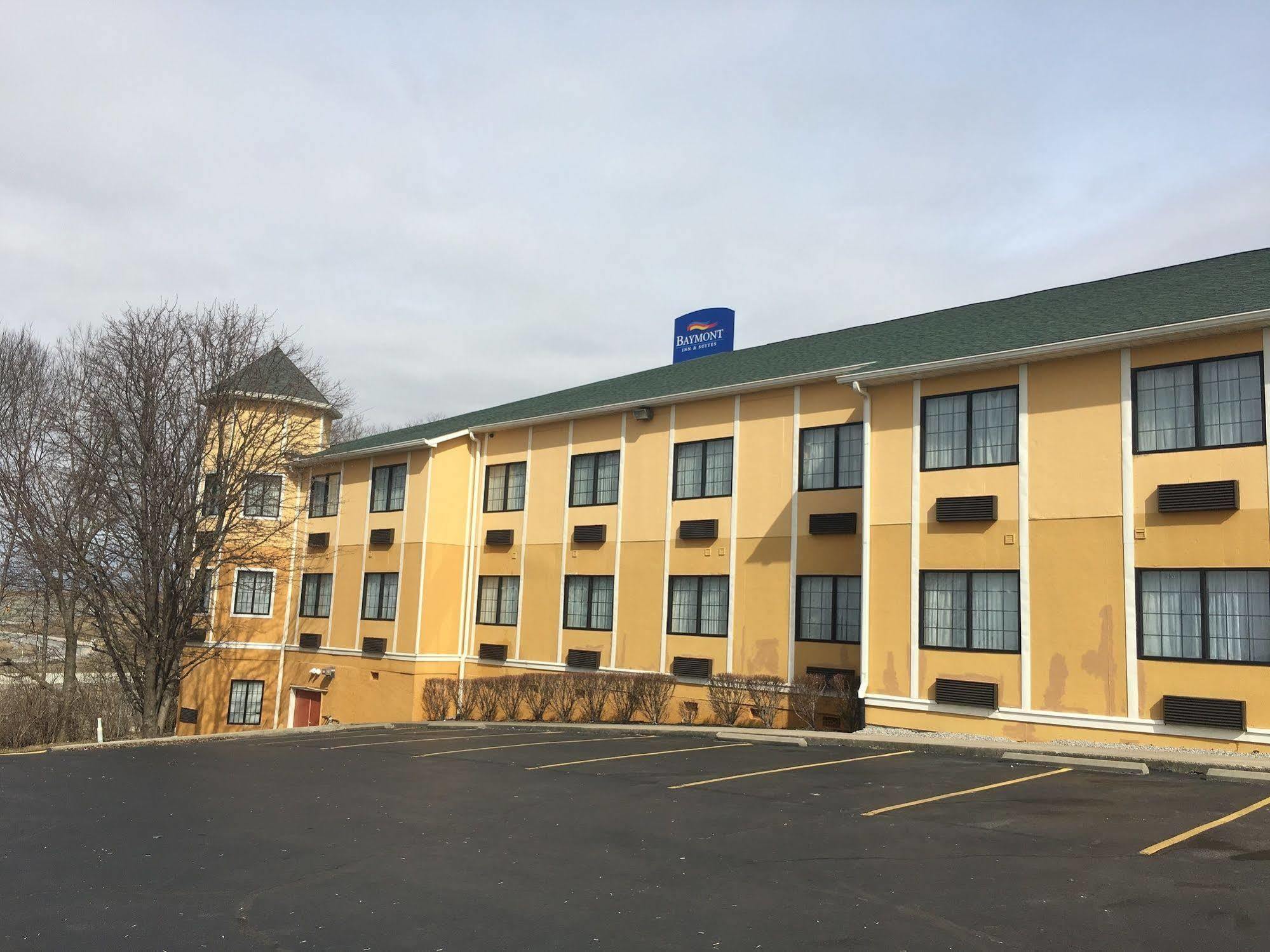 Baymont By Wyndham Winchester Exterior photo