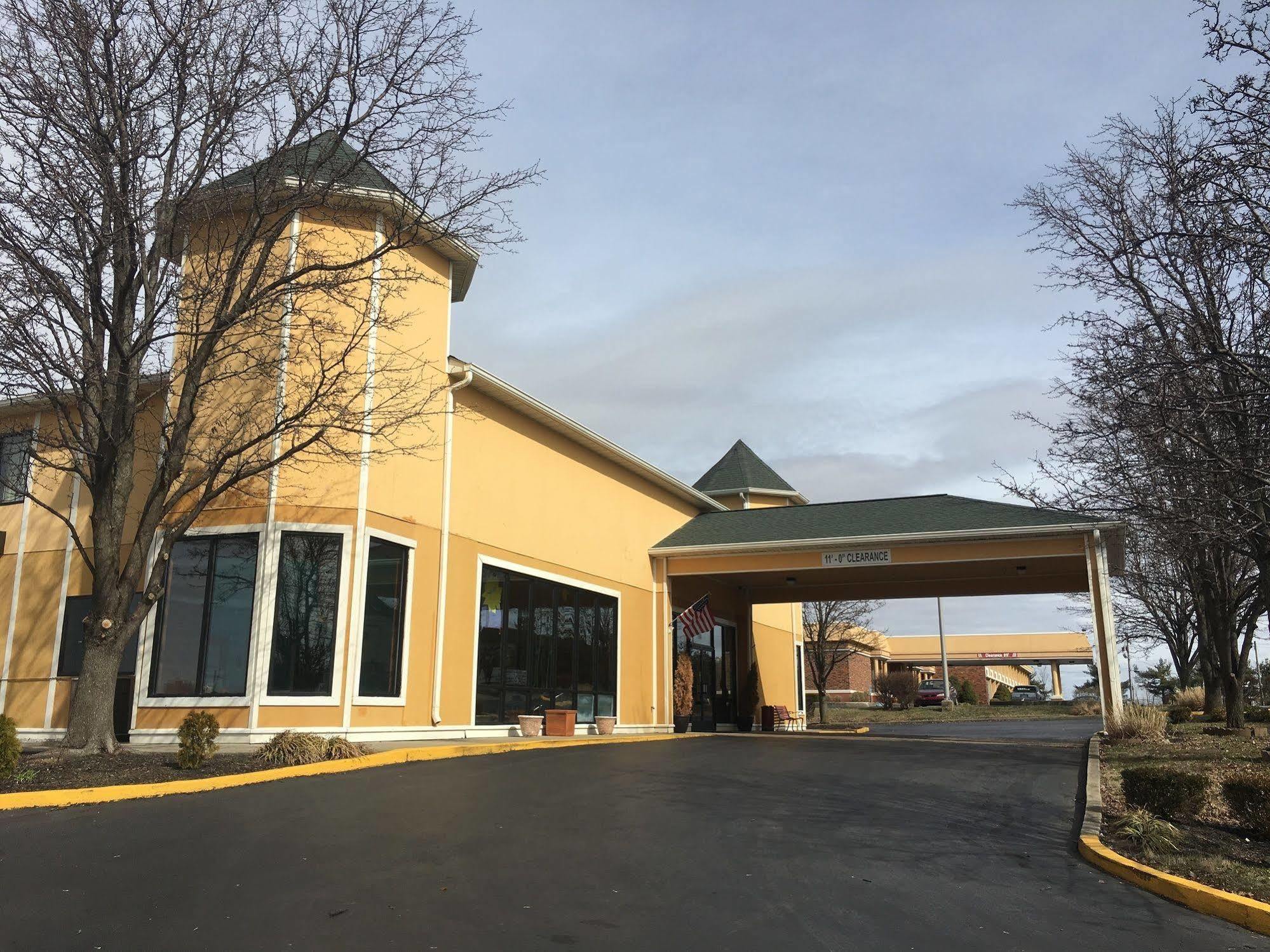 Baymont By Wyndham Winchester Exterior photo